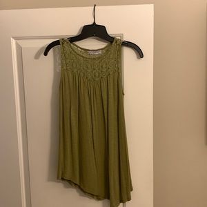 Herenhart flowing top with asymmetric bottom & detailed neckline - size small